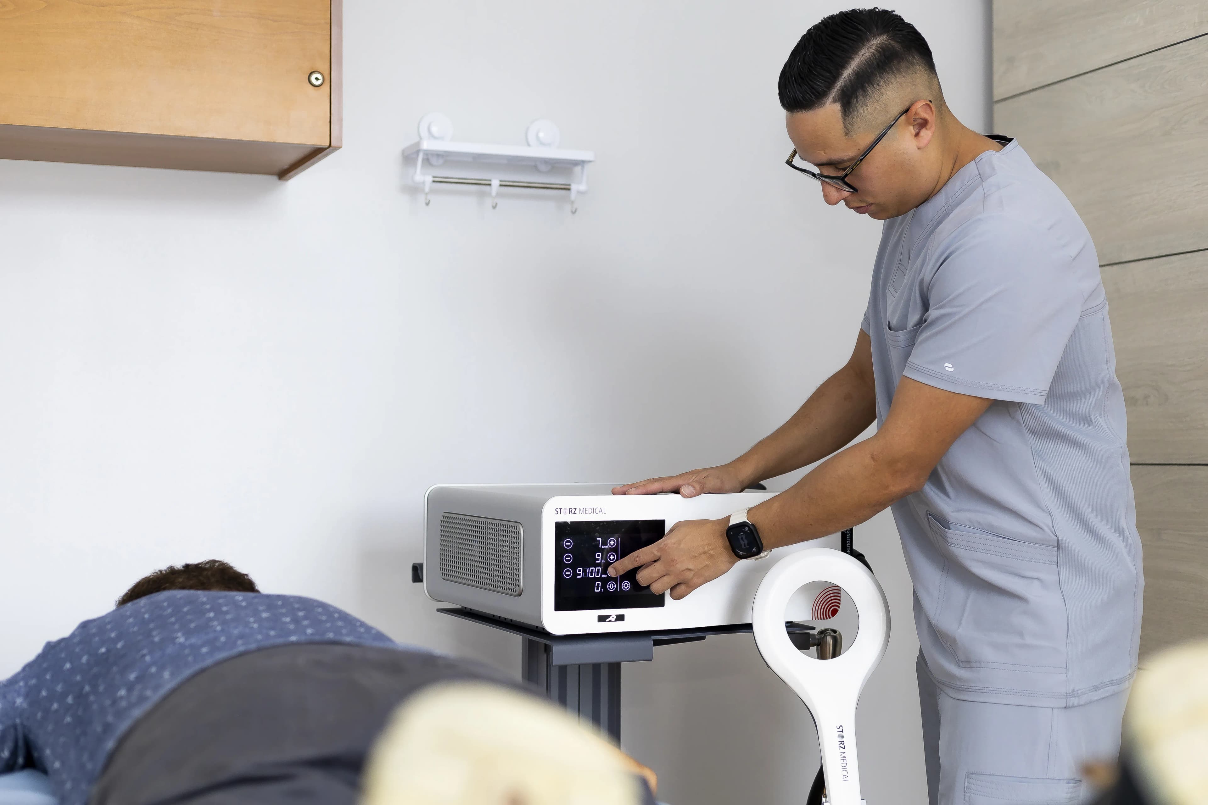 Sesión de tecarterapia con radiofrecuencia para acelerar recuperación muscular