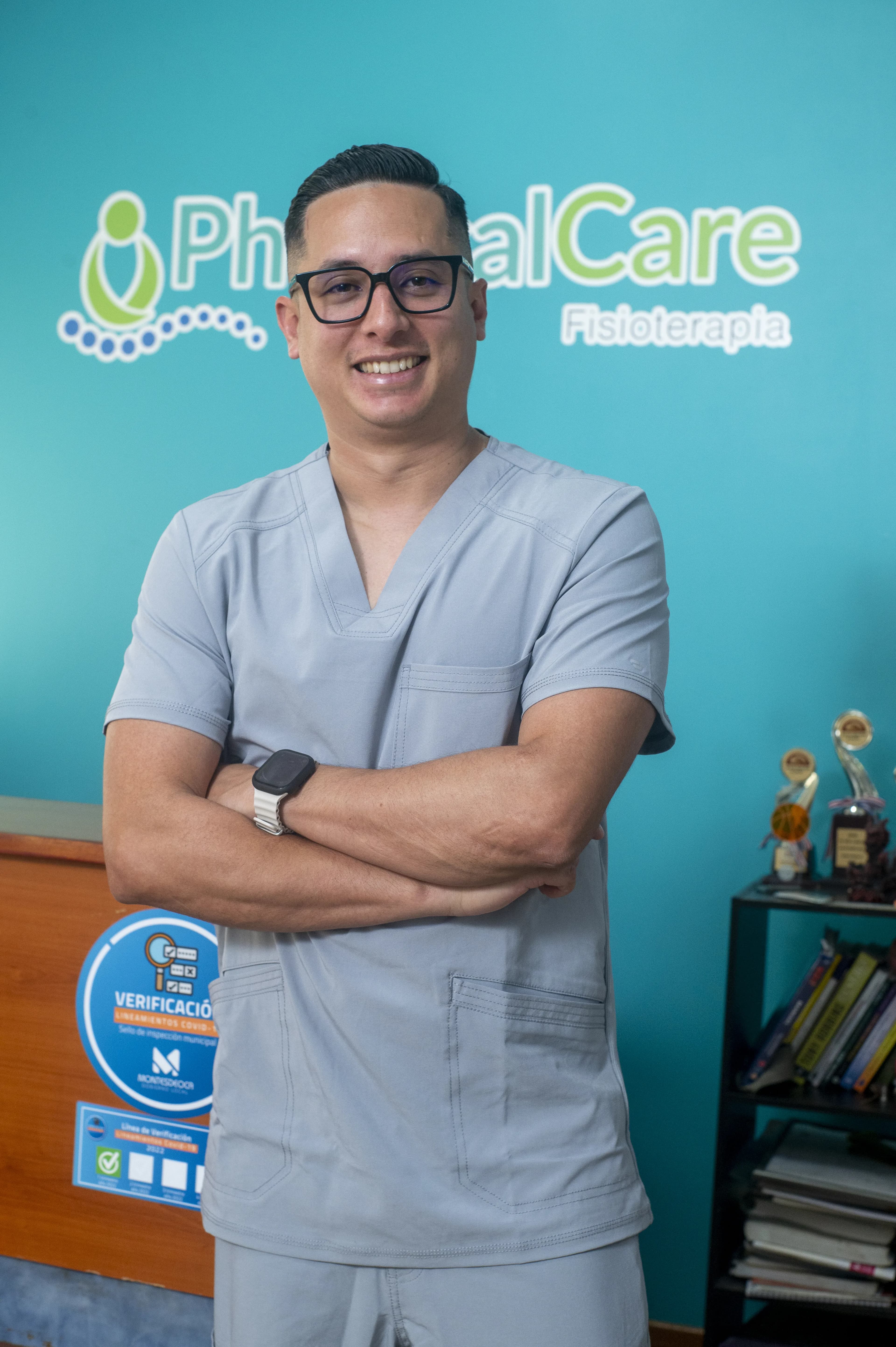 Msc. Enmanuel Li - Fisioterapeuta especialista en rehabilitación deportiva y terapia manual ortopédica en Costa Rica